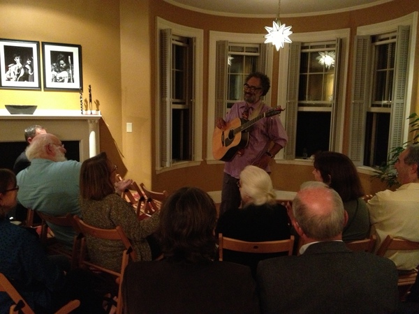 Vance Gilbert performs at a private FNE program in Brookline. Photo (c) Melissa Totten.